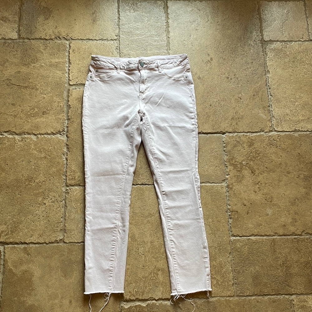 Pale pink, lots of stretch, frayed hem, mid rise